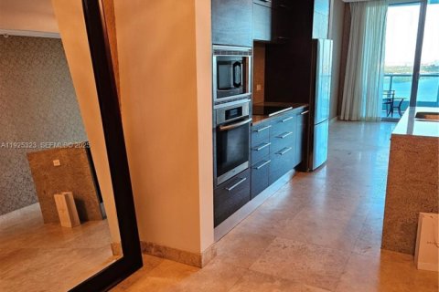 Condo in Miami, Florida, 1 bedroom № 1983880 - photo 18