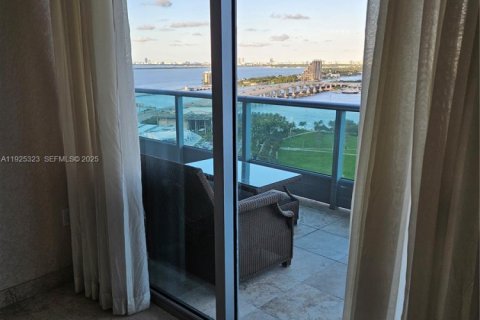 Condo in Miami, Florida, 1 bedroom № 1983880 - photo 12