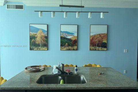 Condo in Miami, Florida, 1 bedroom № 1983880 - photo 24