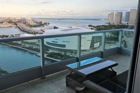 Condo in Miami, Florida, 1 bedroom № 1983880 - photo 10