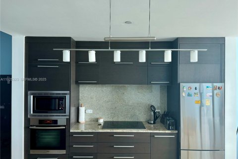 Condo in Miami, Florida, 1 bedroom № 1983880 - photo 16