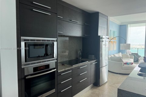 Condo in Miami, Florida, 1 bedroom № 1983880 - photo 15