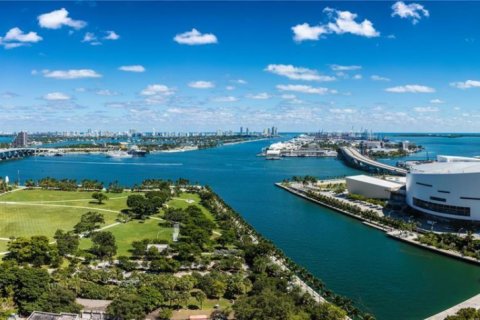 Condo in Miami, Florida, 1 bedroom № 1983880 - photo 2