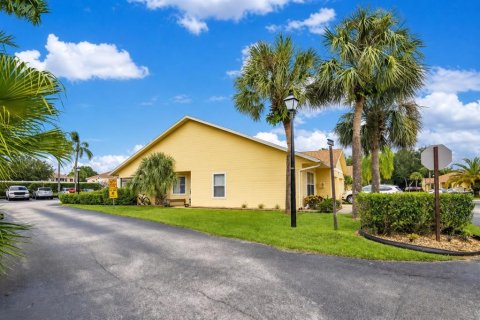Townhouse in Kissimmee, Florida 3 bedrooms, 93.27 sq.m. № 2318580 - photo 6