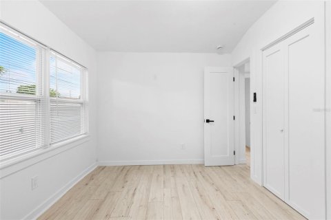 House in Tampa, Florida 3 bedrooms, 75.81 sq.m. № 1881048 - photo 12