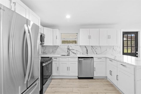 House in Tampa, Florida 3 bedrooms, 75.81 sq.m. № 1881048 - photo 10