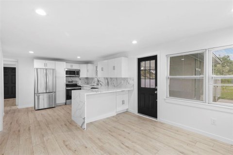 House in Tampa, Florida 3 bedrooms, 75.81 sq.m. № 1881048 - photo 3