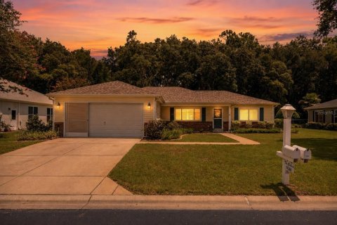 House in Dunnellon, Florida 2 bedrooms, 138.98 sq.m. № 2318924