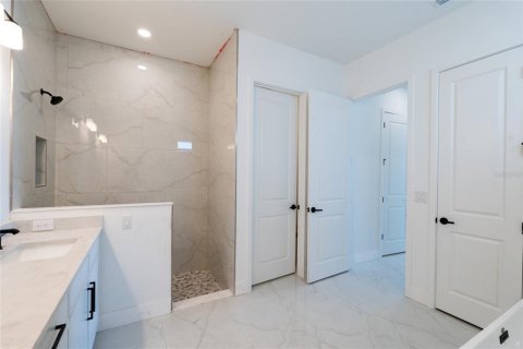 House in Sarasota, Florida 4 bedrooms, 299.8 sq.m. № 2103539 - photo 10