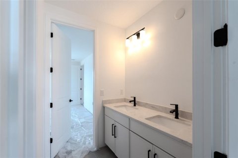 House in Sarasota, Florida 4 bedrooms, 299.8 sq.m. № 2103539 - photo 15