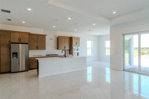 House in Sarasota, Florida 4 bedrooms, 299.8 sq.m. № 2103539 - photo 5