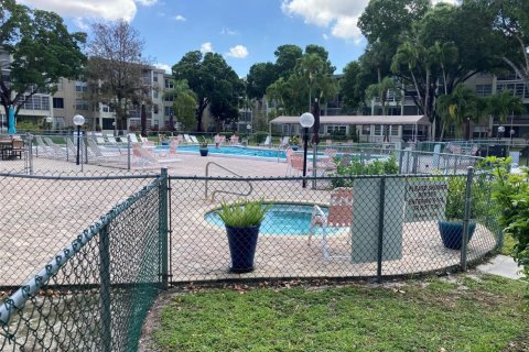 Condominio en venta en Lauderdale Lakes, Florida, 2 dormitorios, 89.19 m2 № 2193630 - foto 3