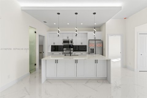 Купить виллу или дом в Лихай-Эйкерс, Флорида 4 спальни, 154.96м2, № 1986222 - фото 5