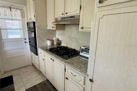 Condo in Saint Petersburg, Florida, 2 bedrooms  № 1529015 - photo 16