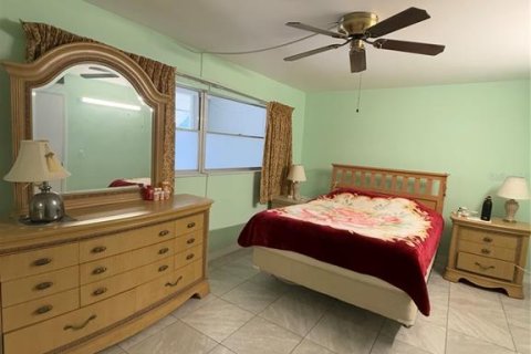 Condo in Saint Petersburg, Florida, 2 bedrooms  № 1529015 - photo 23