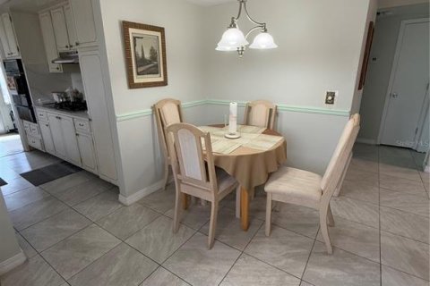 Condo in Saint Petersburg, Florida, 2 bedrooms  № 1529015 - photo 14