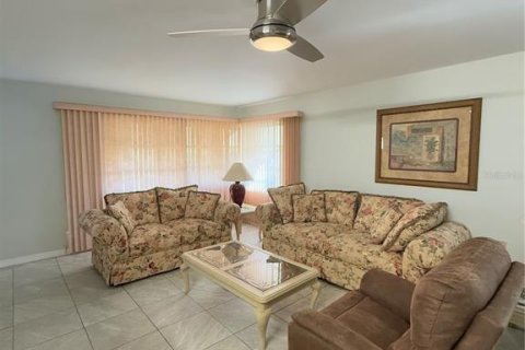 Condo in Saint Petersburg, Florida, 2 bedrooms  № 1529015 - photo 9