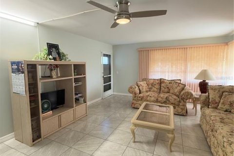 Condo in Saint Petersburg, Florida, 2 bedrooms  № 1529015 - photo 11