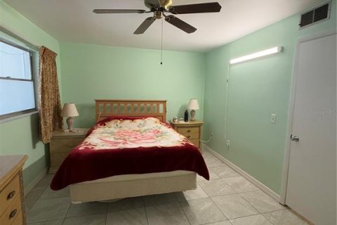 Condo in Saint Petersburg, Florida, 2 bedrooms  № 1529015 - photo 25