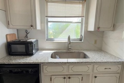 Condo in Saint Petersburg, Florida, 2 bedrooms  № 1529015 - photo 17
