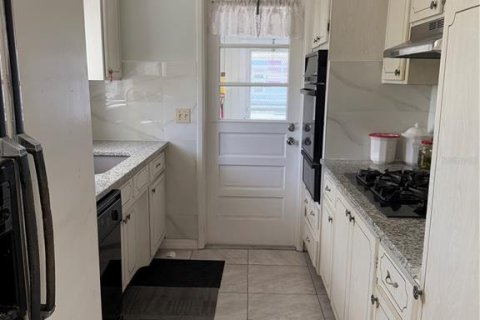 Condo in Saint Petersburg, Florida, 2 bedrooms  № 1529015 - photo 19