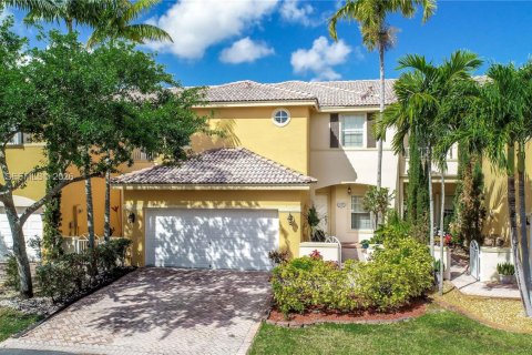 Adosado en venta en Doral, Florida, 3 dormitorios, 206.8 m2 № 2000495 - foto 2