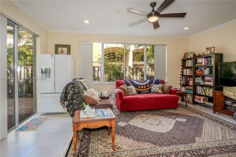 Adosado en venta en Doral, Florida, 3 dormitorios, 206.8 m2 № 2000495 - foto 13