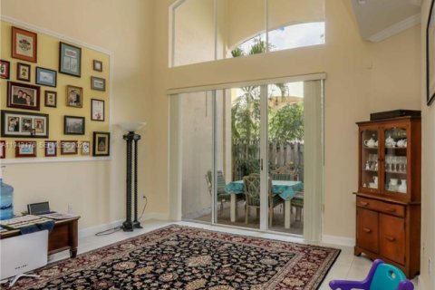 Adosado en venta en Doral, Florida, 3 dormitorios, 206.8 m2 № 2000495 - foto 7