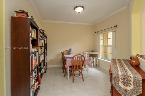 Adosado en venta en Doral, Florida, 3 dormitorios, 206.8 m2 № 2000495 - foto 9