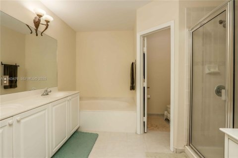 Adosado en venta en Doral, Florida, 3 dormitorios, 206.8 m2 № 2000495 - foto 22