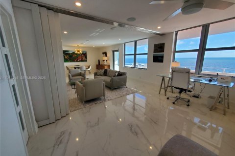 Condo in Surfside, Florida, 2 bedrooms  № 2002949 - photo 4