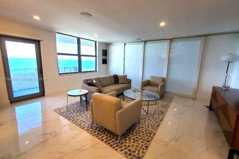 Condo in Surfside, Florida, 2 bedrooms  № 2002949 - photo 2