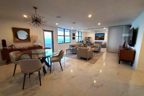 Condo in Surfside, Florida, 2 bedrooms  № 2002949 - photo 6