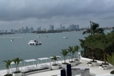 Copropriété à louer à Miami Beach, Floride: 1 chambre, 79.15 m2 № 1865141 - photo 1