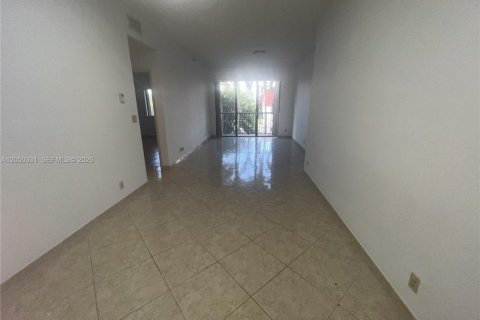 Condo in Surfside, Florida, 2 bedrooms  № 2179220 - photo 2