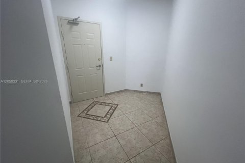 Condo in Surfside, Florida, 2 bedrooms  № 2179220 - photo 5