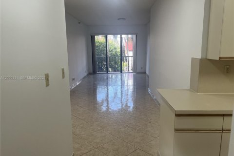 Condo in Surfside, Florida, 2 bedrooms  № 2179220 - photo 3