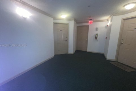 Condo in Surfside, Florida, 2 bedrooms  № 2179220 - photo 30