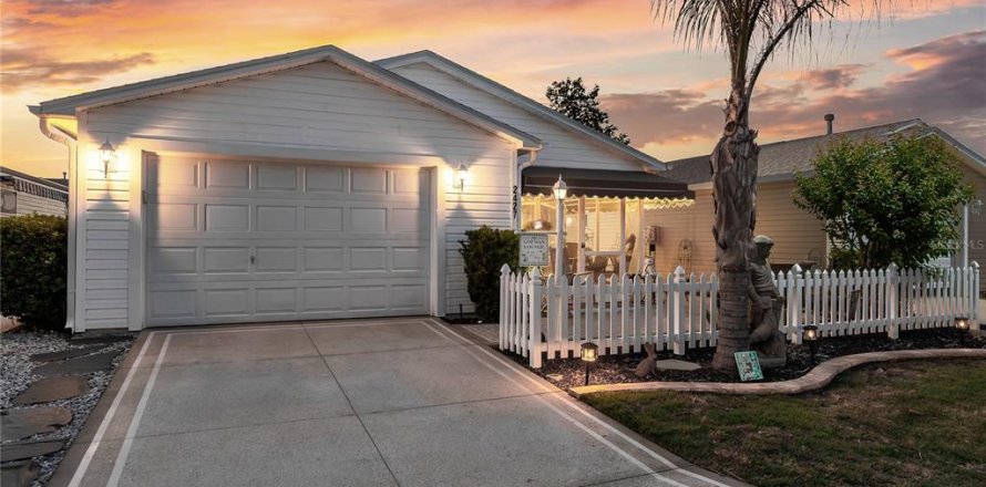 Villa ou maison à The Villages, Floride 2 chambres, 107.4 m2 № 2151044