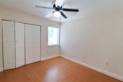 Condominio en alquiler en Pembroke Pines, Florida, 2 dormitorios, 90.12 m2 № 2155049 - foto 9