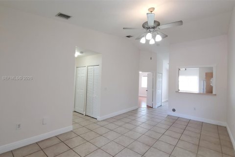 Condominio en alquiler en Pembroke Pines, Florida, 2 dormitorios, 90.12 m2 № 2155049 - foto 2