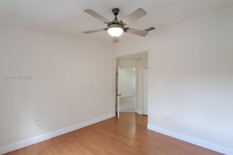 Condominio en alquiler en Pembroke Pines, Florida, 2 dormitorios, 90.12 m2 № 2155049 - foto 6