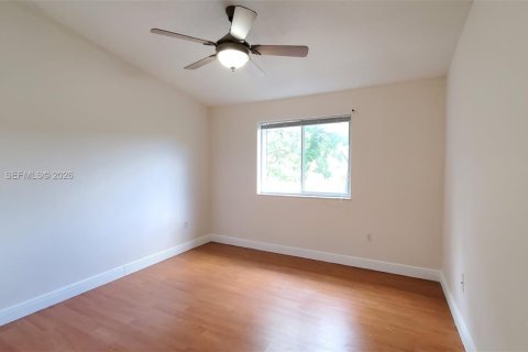 Condominio en alquiler en Pembroke Pines, Florida, 2 dormitorios, 90.12 m2 № 2155049 - foto 5