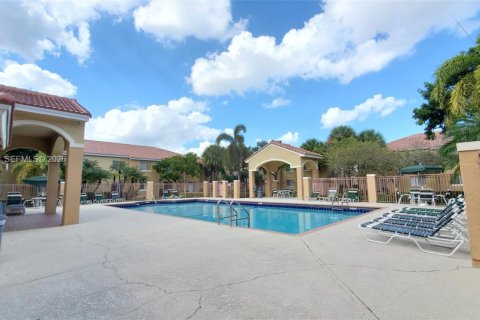 Condominio en alquiler en Pembroke Pines, Florida, 2 dormitorios, 90.12 m2 № 2155049 - foto 12