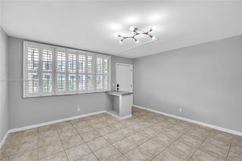 Condo in Wilton Manors, Florida, 1 bedroom  № 1875190 - photo 5