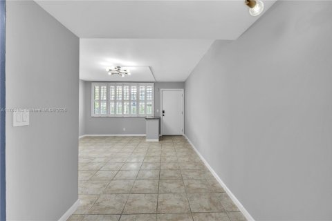 Condo in Wilton Manors, Florida, 1 bedroom  № 1875190 - photo 6
