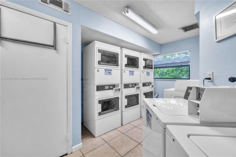 Condo in Wilton Manors, Florida, 1 bedroom  № 1875190 - photo 23