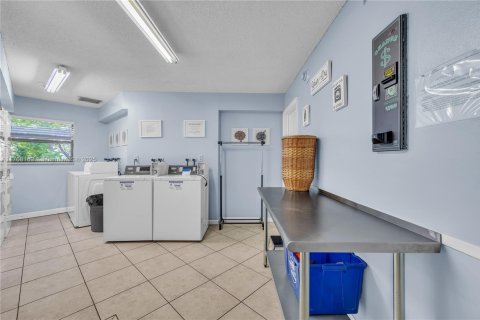 Condo in Wilton Manors, Florida, 1 bedroom  № 1875190 - photo 22