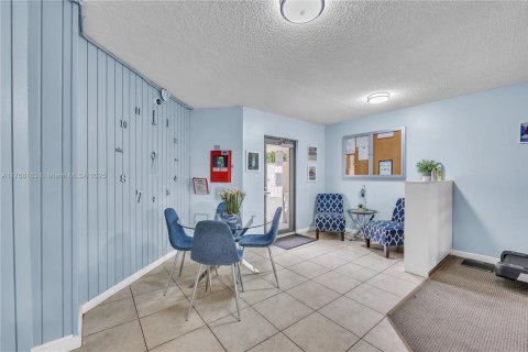 Condo in Wilton Manors, Florida, 1 bedroom  № 1875190 - photo 21