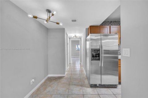 Condo in Wilton Manors, Florida, 1 bedroom  № 1875190 - photo 10